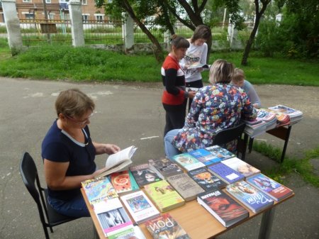Книги вышли подышать