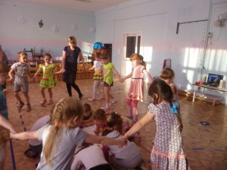 Доброта – она от века украшенье человека