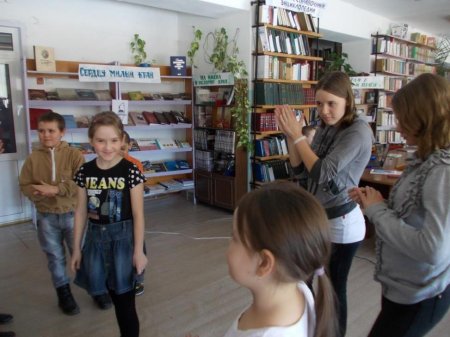 В ЦАРСТВЕ КОРОЛЕВЫ КНИГИ
