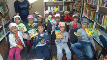 Акция «Книжка на ладошке в Саянской библиотеке»