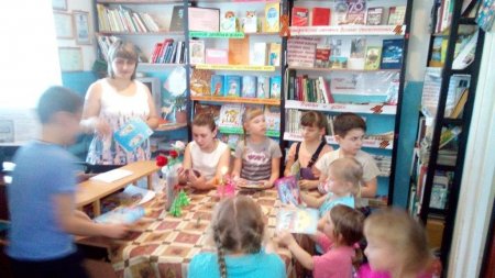 Раз в крещенский вечерок девушки гадали