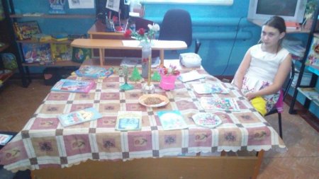 Раз в крещенский вечерок девушки гадали