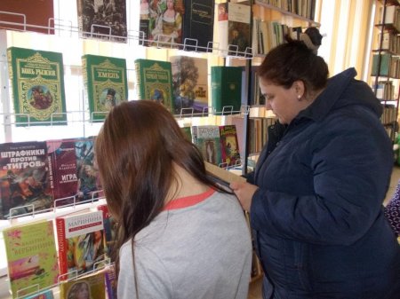 С КНИГОЙ ДРУЖИМ ВСЕЙ СЕМЬЁЙ!