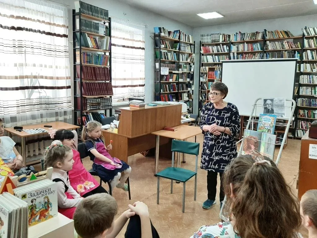 С природой одною он жизнью дышал.