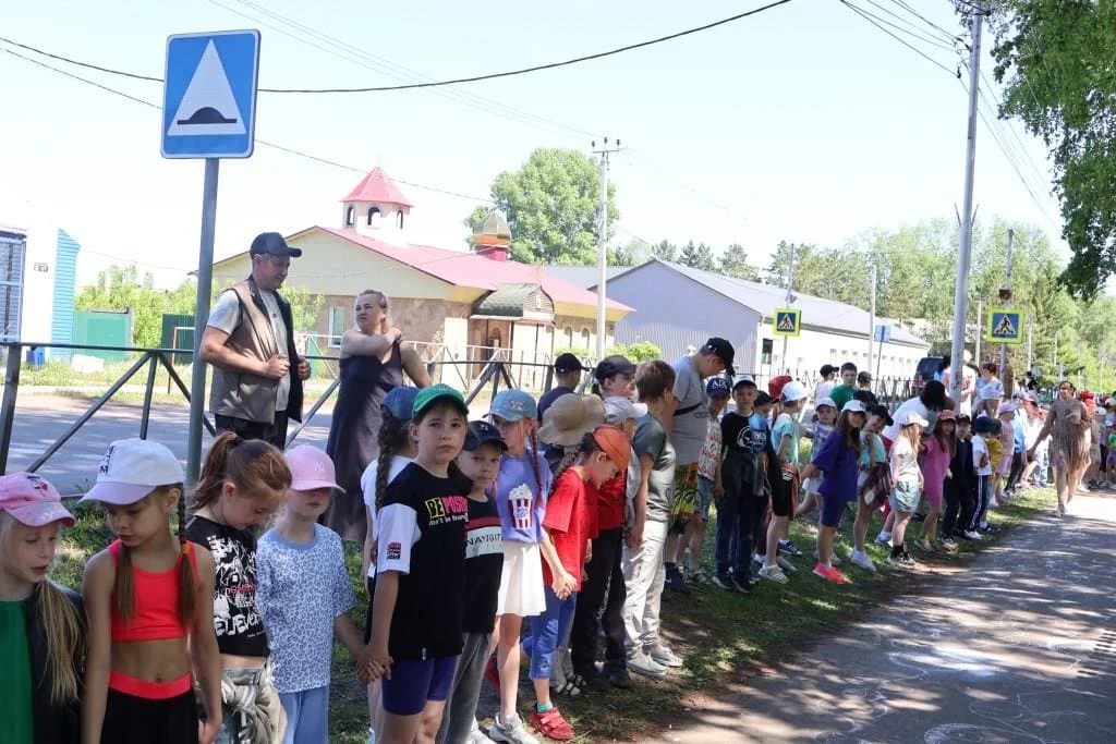 Я держу в ладошках солнце.