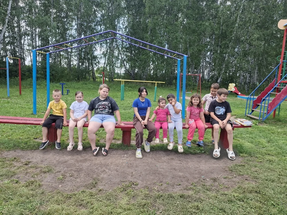 На лужайке - почитайке!