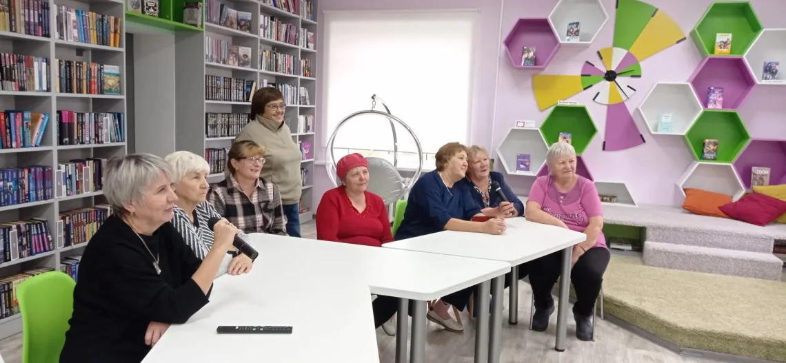 Нам песня строить и жить помогает!